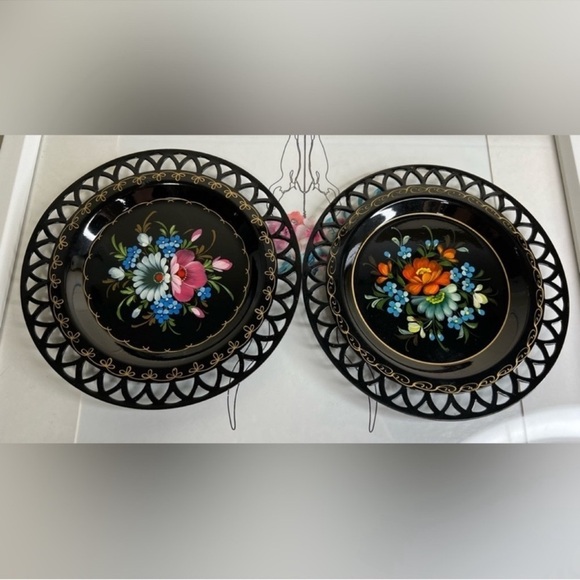 Russian Vintage Handpainted Metal Tole Trays Set Of 2 - Picture 1 of 2